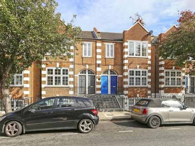 Tamworth Street London SW6 3 bed flat to rent £3,100 pcm £715 pw