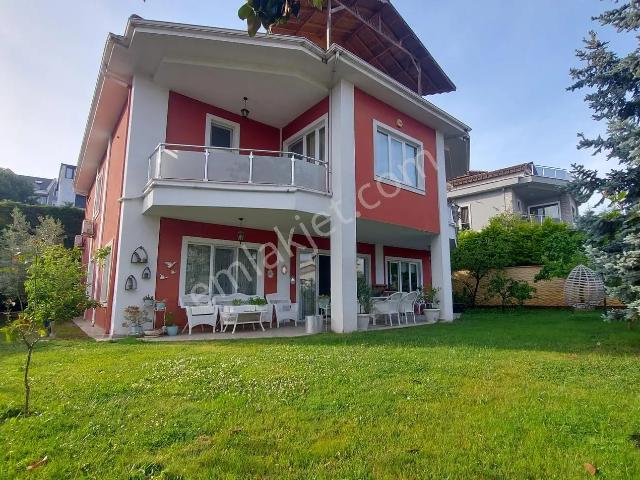 Tam Müstakil. trıplex. lüks. butik Sitede. havuzlu. ferah Villa