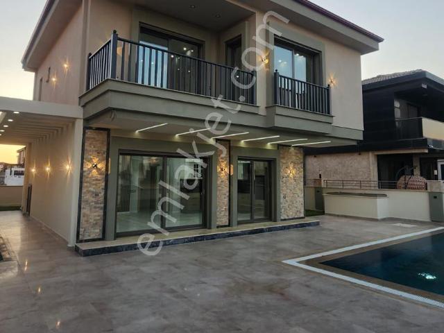 Tam Müstakil Villa