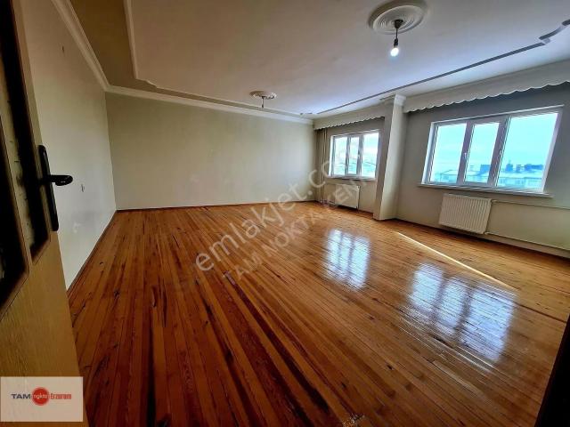 Tam Nokta Kent'ten Hilalkent'te Cadde Üzerinde Prestijli 3+1!