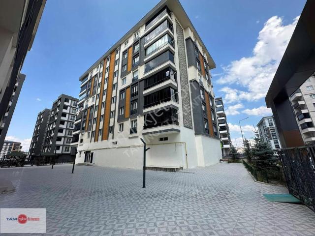 Tam Nokta Kent'ten Kombina'da Cadde Cepheli 3+1 Lüks Daire!