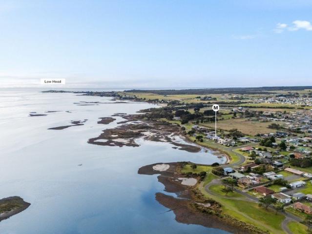 Tamar River waterfront position, panoramic views, renovated interiors, flexible family living, separate granny flat