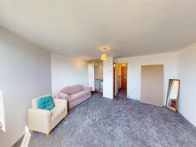 Tamar Square, Woodford Green, IG8 Studio to rent £1,050 pcm £242 pw