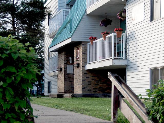 Tamaron Square 1401 28 Street East 2 Bedroom Owl Apartment for Rent