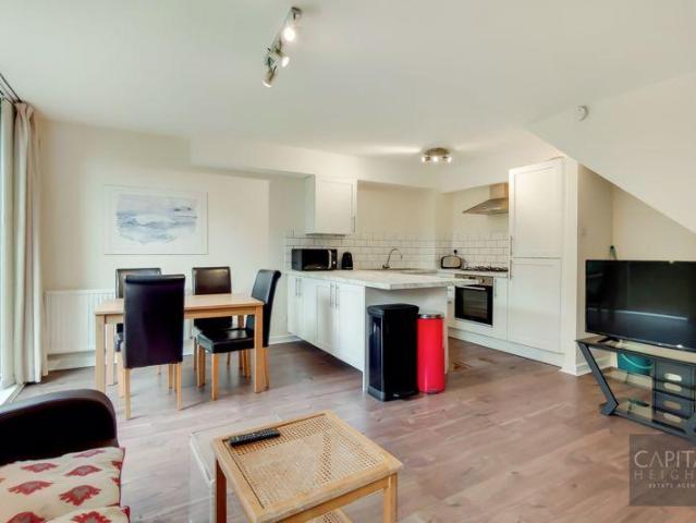 Tamarind Yard, Quay 430, London 2 bed apartment to rent £2,750 pcm £635 pw