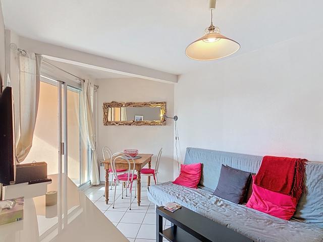 TAMARIS APPARTEMENT T2 AVEC TERRASSE ET PLACE DE PARKING