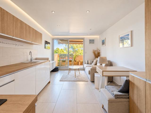 Tamaris Studio rénové avec terrasse dans la pinède 22m² La Seyne sur Mer