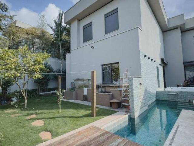 Tamboré 10 — Casa Alto Padrão com Vista Panorâmica, Elevador e Cinema