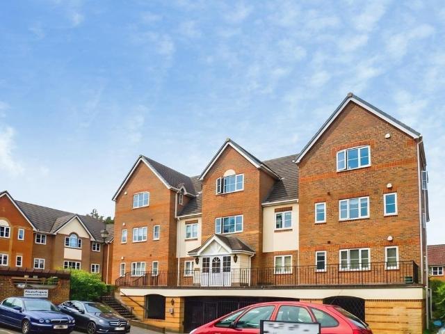 Tamesis Place, Reading, RG4 2 bed flat to rent £1,500 pcm £346 pw