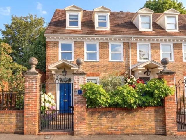 Tamerton Square, Woking 4 bedrooms Property for lettings Seymours