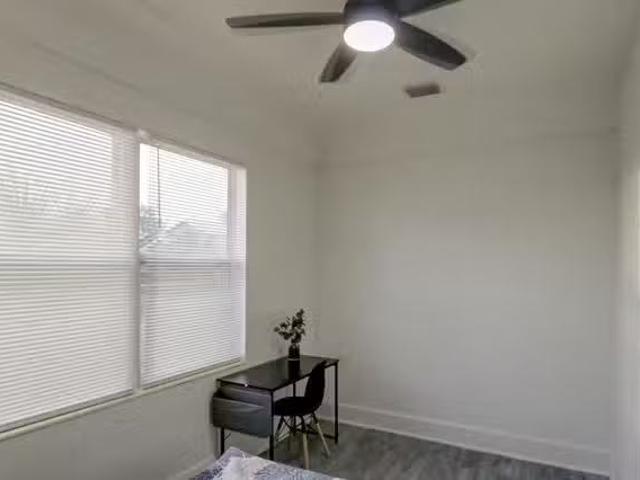 Tampa House with Dining area. Newly renovated & comfortable i.