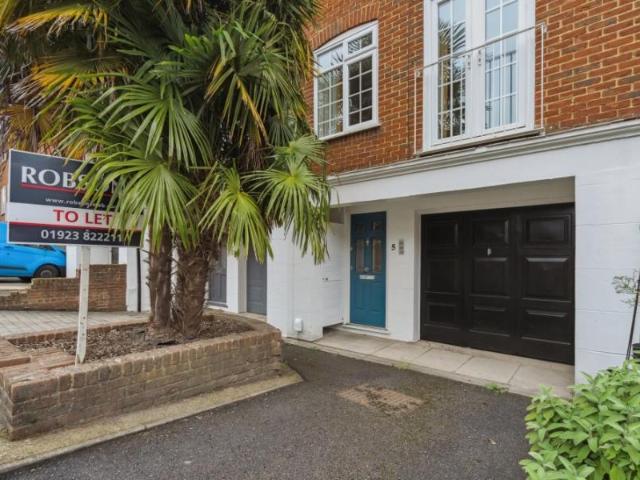 Tanworth Close, Northwood HA6 3 bed townhouse to rent £2,025 pcm £467 pw