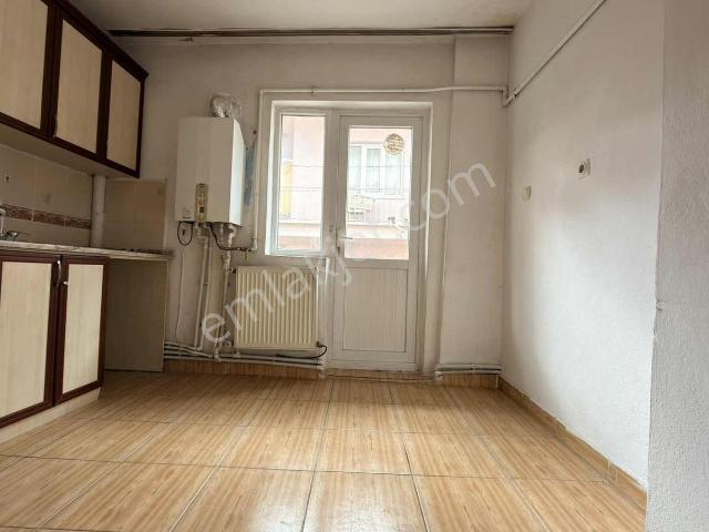 Tandoğan Mahallesinde 2+1 2.ara Katta Kiralık Fırsat Daire