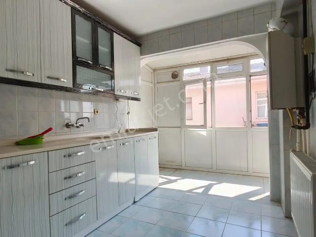 Tandoğan Mahallesinde Salı Pazarına Ve Merkeze Yakın 3+1 Kiralık Daire