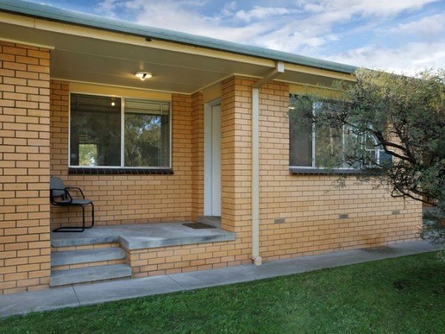TANGAMBALANGA Easy Living in a Convenient Village Setting