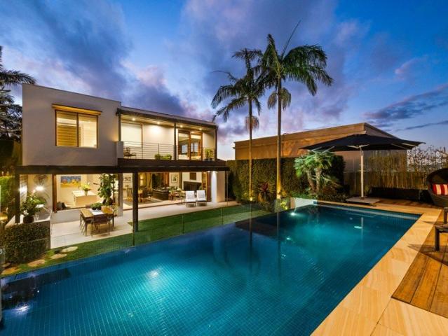 'Tangier' the ultimate family entertainer on Balmoral Slopes views, northern sun & pool