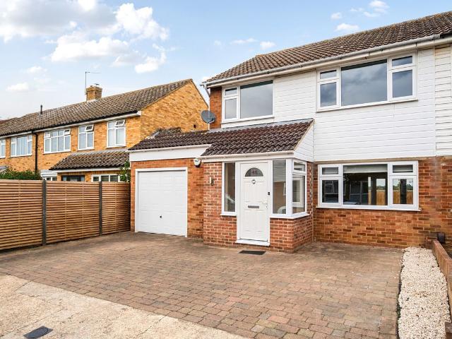 Tanglyn Avenue, Shepperton TW17, 3 bed detached house to rent, £2,750 pcm | PrimeLocation