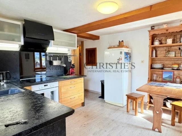 Taninges, Verdevant – Maison mitoyenne de 140 m² avec grange attenante de 150 m² à rénover, garage et jardin sud