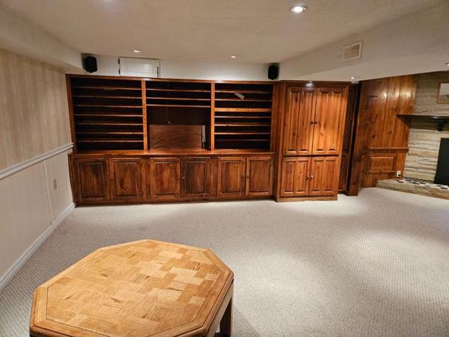 Tanis Scott Has a House