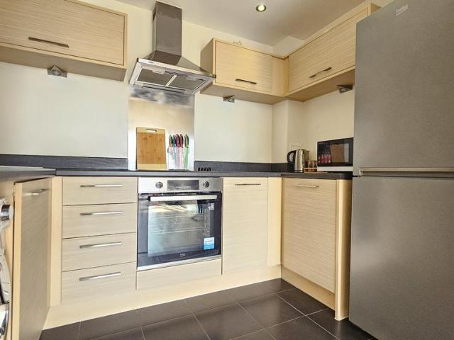 Tanners Close, Dartford, DA1 2 bed flat to rent £1,650 pcm £381 pw