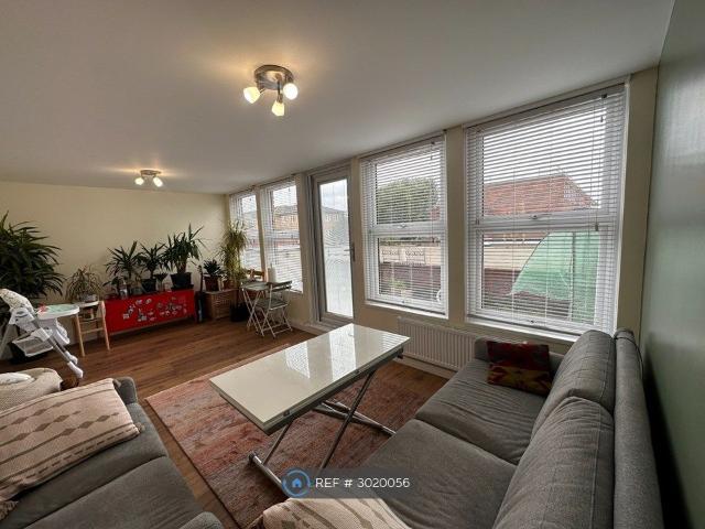 Tanners End Lane, London N18, 2 bed flat to rent, £1,870 pcm | PrimeLocation