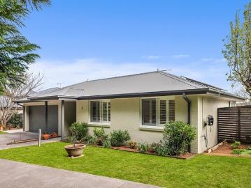 'Tanners Grove' Effortless Luxury with Breathtaking Botanic Garden Views