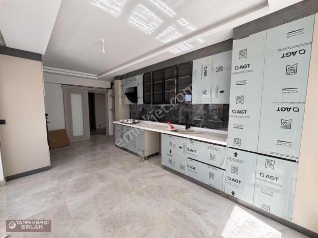 Tanrıverdı'den Kiralık Atatürk Mah Site İçerisi Lüks 4+1 Daire