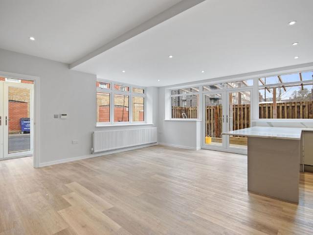 Tabard Street SE1, 3 bed flat to rent, £3,683 pcm | PrimeLocation
