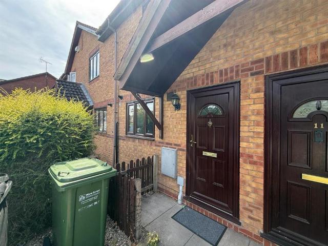 Tabbs Gardens, Kidderminster 2 bed terraced house to rent £995 pcm £230 pw