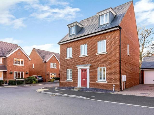 Tabby Drive, Reading RG7 5 bed detached house to rent £2,500 pcm £577 pw