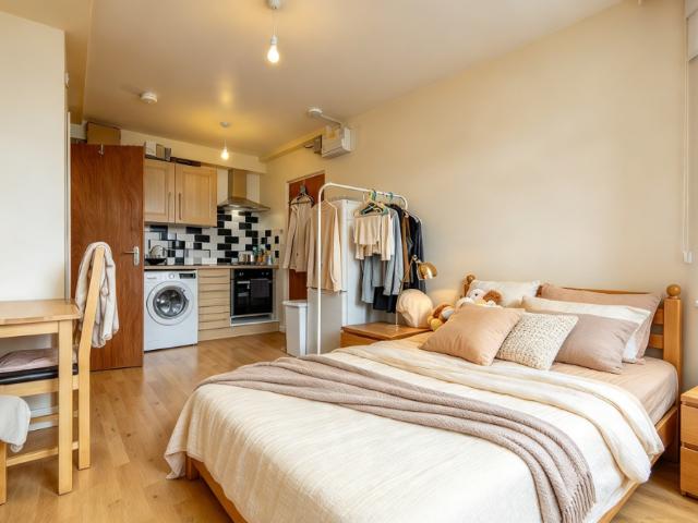 Tabley Road, London N7, Studio to rent, £1,350 pcm | PrimeLocation