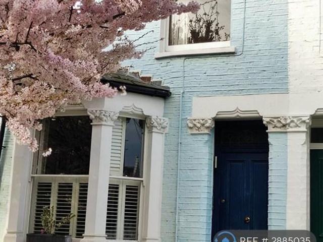 Tabor Road, London, W6 2 bed flat to rent £2,800 pcm £646 pw