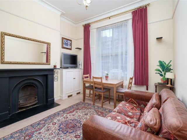 Tachbrook Street, Chelsea, London, SW1V 2 bed flat to rent £2,999 pcm £692 pw