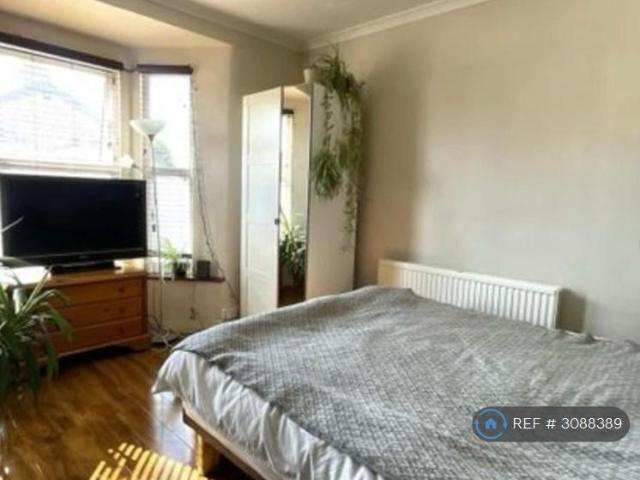 Tachbrook Road, Uxbridge, UB8 1 bed in a house share to rent £750 pcm £173 pw