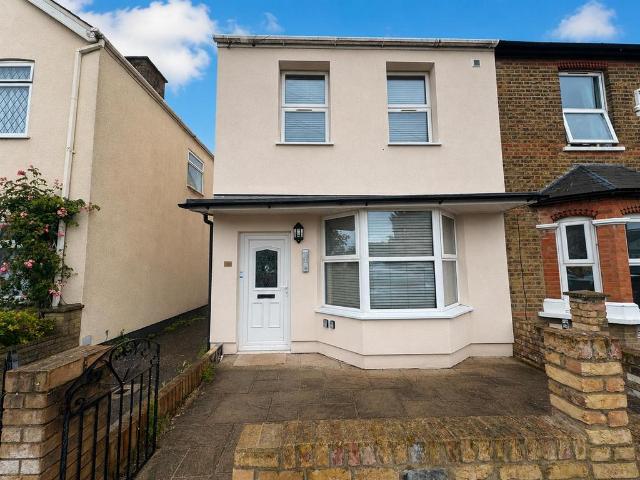 Tachbrook Road, Feltham Studio to rent £998 pcm £230 pw