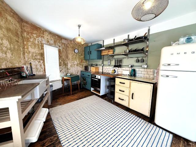 Tachbrook Road, Leamington Spa CV31, 2 bed flat to rent, £1,600 pcm | PrimeLocation
