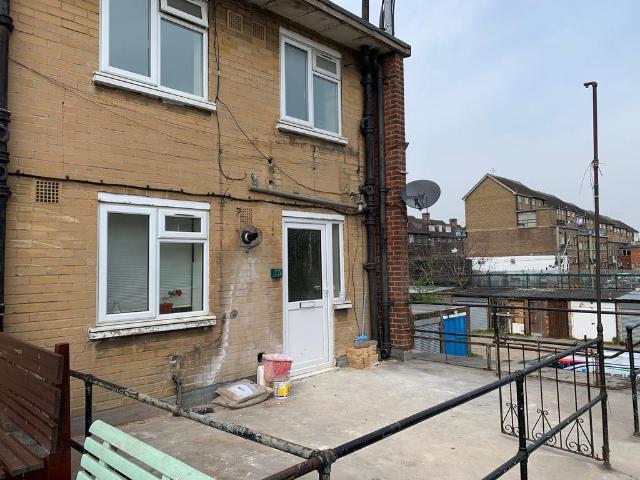 Tadworth Parade, Romford, Hornchurch. 2 bed flat to rent £2,450 pcm £565 pw