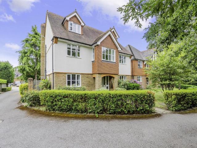 Tadworth Street, Tadworth 5 bed detached house to rent £4,500 pcm £1,038 pw