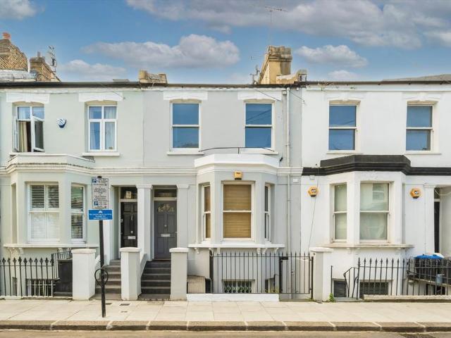 Tadmor Street, London W12 2 bed flat to rent £2,750 pcm £635 pw