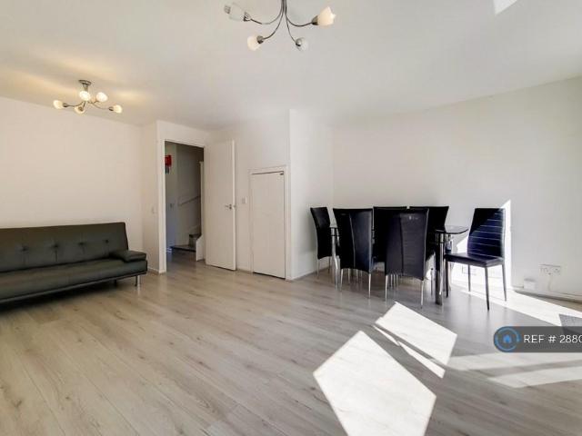 Taeping Street, London, E14 3 bed semi detached house to rent £2,700 pcm £623 pw