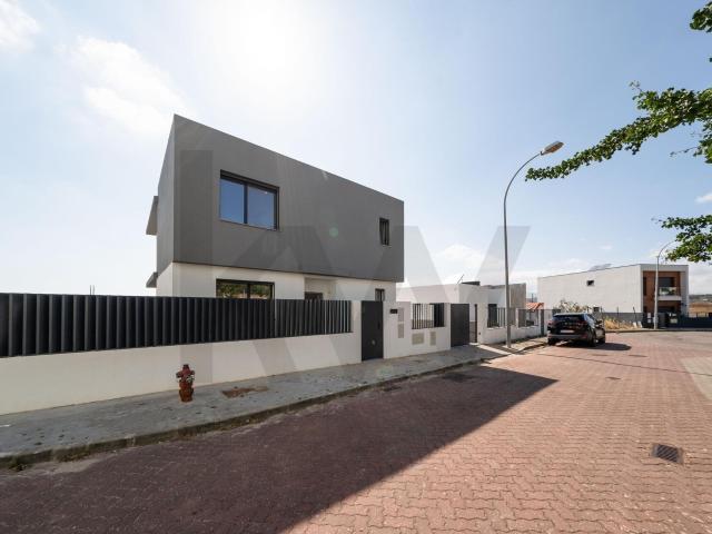 Tagus View — Moradia T5 Com Piscina E Vista Vale, Oeiras 285m² Porto Salvo e Barcarena