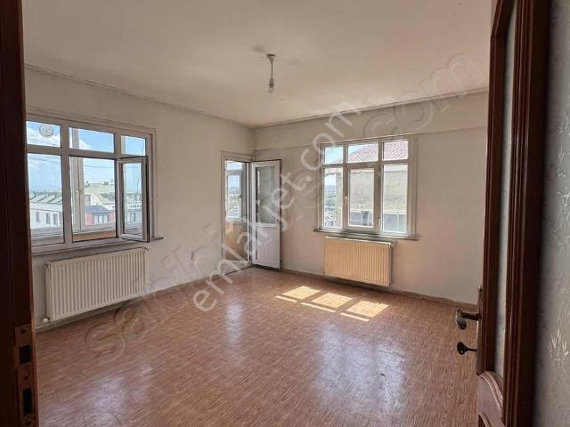 Tahtakale Mahallesi'nde Geniş Kullanımlı 3+1 Kiralık