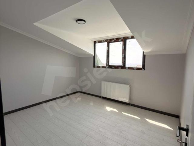 TAHTAKALEDE 180 m MUHTEŞEM 3+2 2 BANYO GENİŞ VE PRESTİJLİ