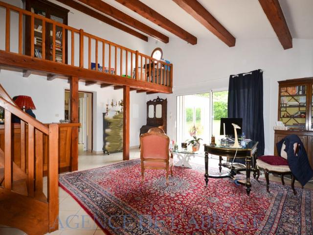 TAILLEBOURG MAISON 217 M2 TERRAIN 5000 M2