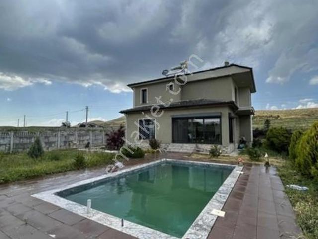 takasa Açık Havuzlu Lüks Villa 600 M² Arsa 4,5+1