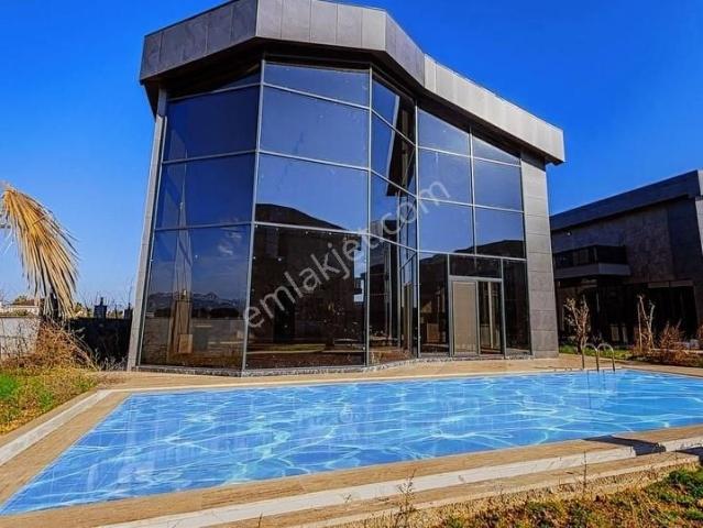Takasa Açık 6+1 Müstakil Villa Arsası Büyük