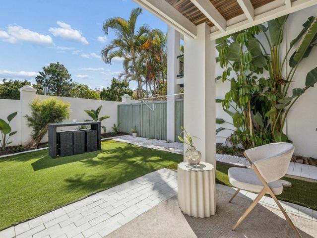 TAKE CENTRE STAGE SPACIOUS CORNER VILLA WITH A HOUSE LIKE FEEL PRIVATE SECURE | STYLISH | LARGE WRAPAROUND COURTYARD