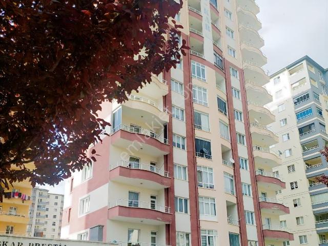 Talas Yenidoğan 175 M2 3+1 Kiralık Daire
