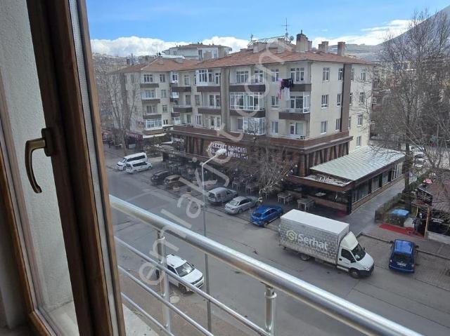 Talas Bahçelievler'de Tramvayın Dibinde 3+1 Satılık Daire
