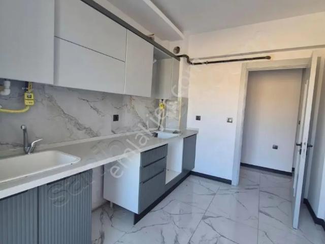 Talas Mevlana'da Viyadüğe Yakın 2+1 Kiralık Lüx Daire